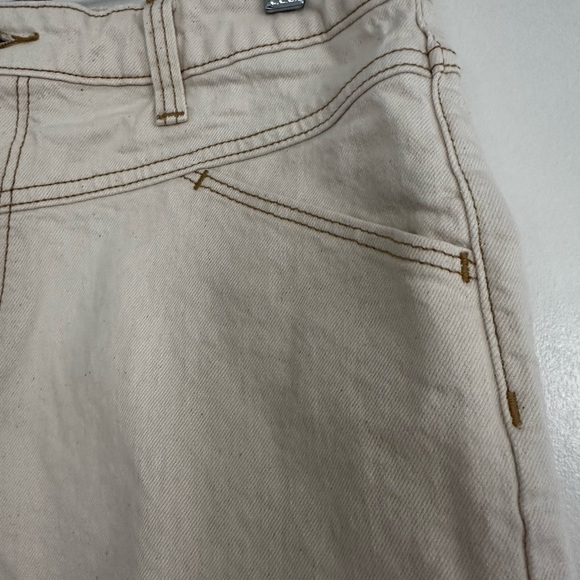 Universal Thread Shorts Womens Size 10/30R Cream Vintage Midi High Rise Stretch. - Picture 8 of 14